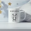 Urocza zagubiona panda jako grafika na kubku. Z napisem "Nie wiem gdzie idę ale idę".