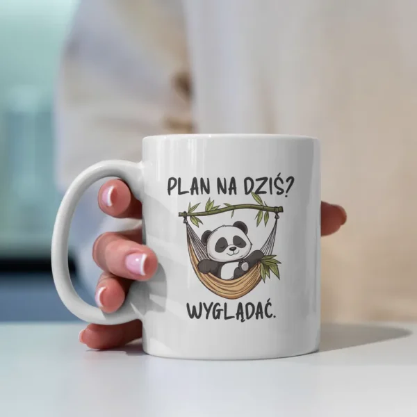 Uroczy kubek z pandą na hamaku z napisem "Plan na dziś? Wyglądać."