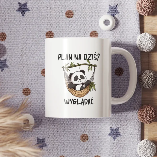 Uroczy kubek z pandą na hamaku z napisem "Plan na dziś? Wyglądać."