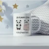 Dwie urocze pandy jako grafika na kubku z napisem "Za planami czeka rzeczywistość.."